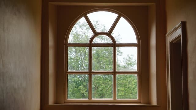What Type of Brushes Are Best For Painting Interior Windows?